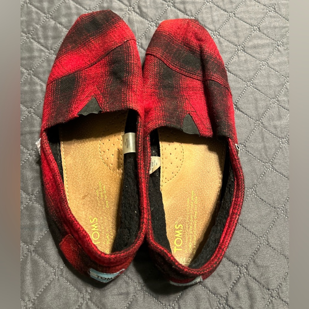 Toms slip ons